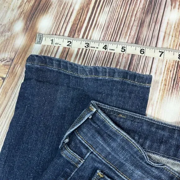 Levi's DEMI CURVE Classic Size 4 Mid Rise Crop Capri Jeans Denim Pants 27x21.5 - Picture 6 of 9